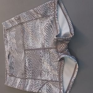 LULULEMON SIZE 4 SHORTS